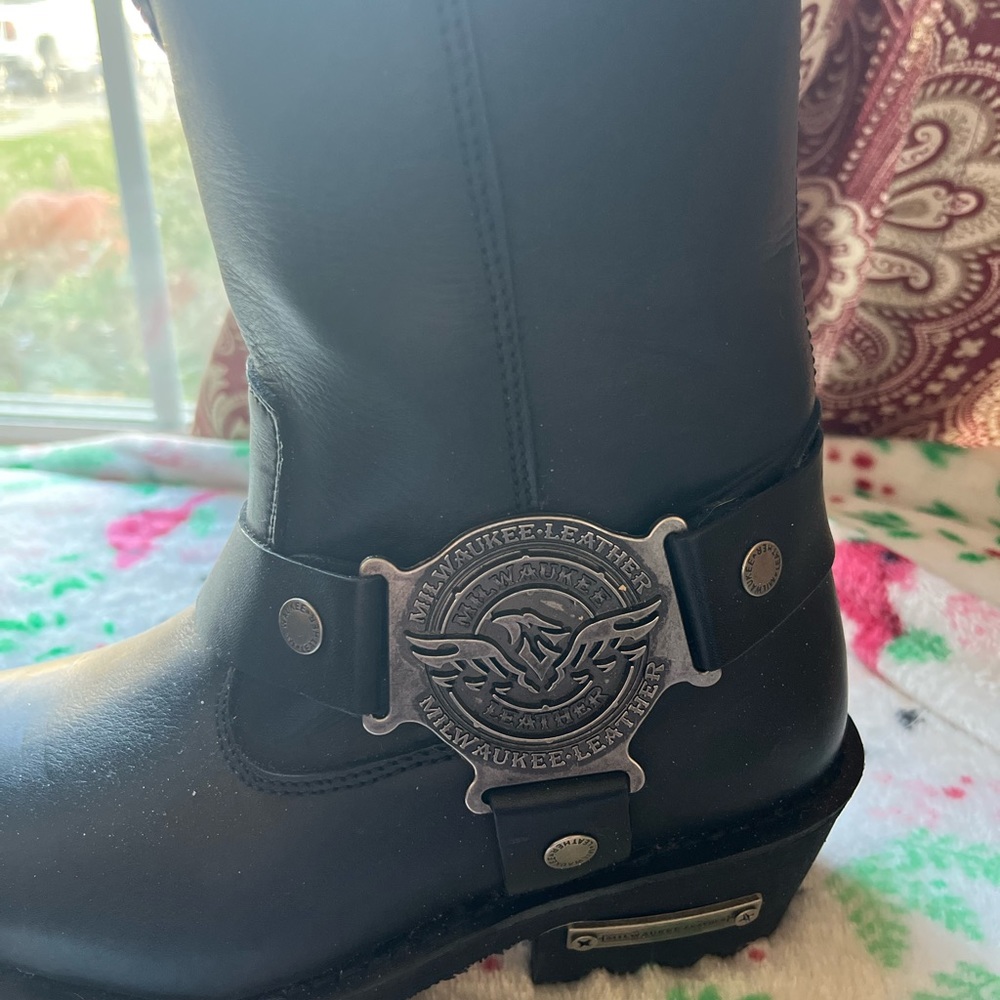 Women’s size 8 black motorcycle boots - Picture 2 of 6